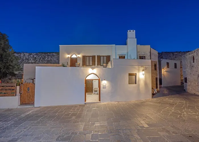 Nikolas Old Town شقة