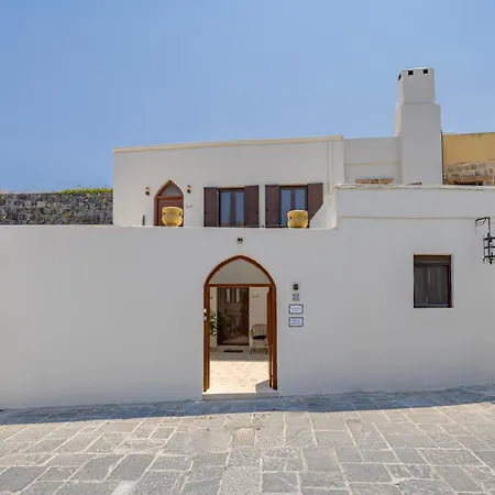 Nikolas Old Town Apartment