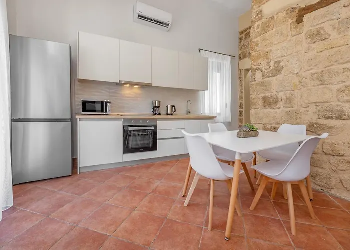 Nikolas Old Town Appartamento *